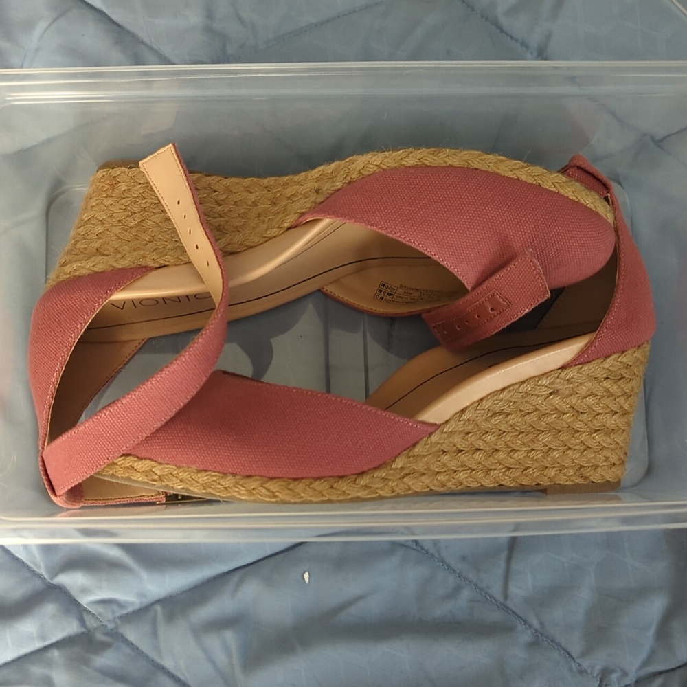 Vionic Mauve Espadrilles size 9 never worn